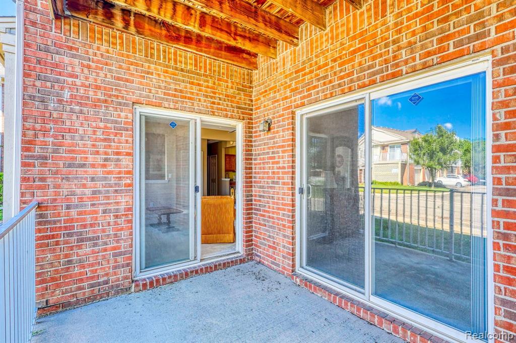 1828 FLAGSTONE Circle, Rochester, MI 48307 — Photo 5