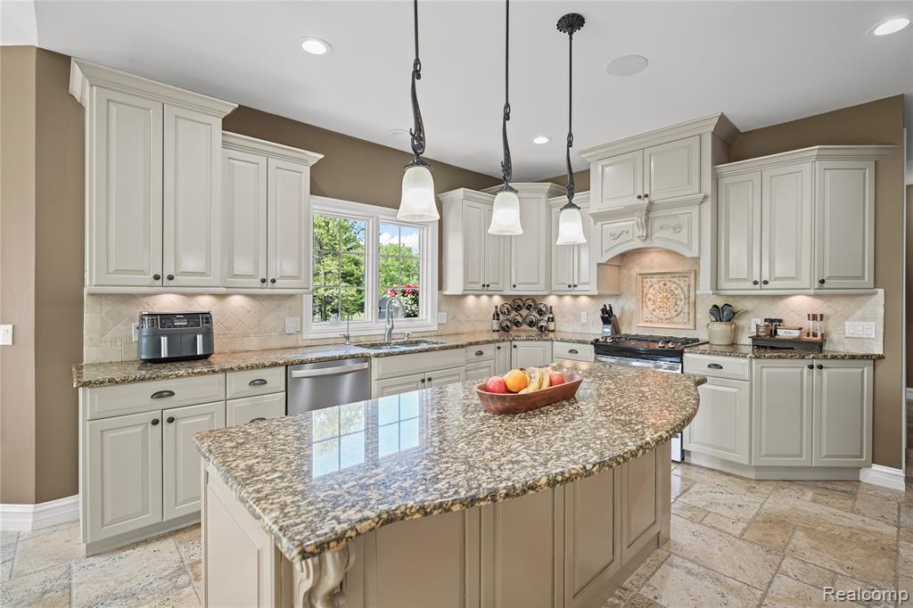 3074 POND Road, Leonard, MI 48367 — Photo 11
