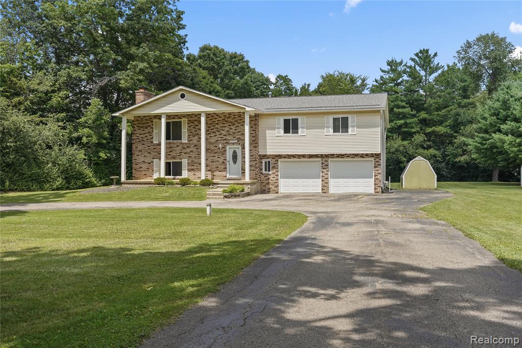 5461 E Holly Road, Holly, MI 48442 — Photo 2