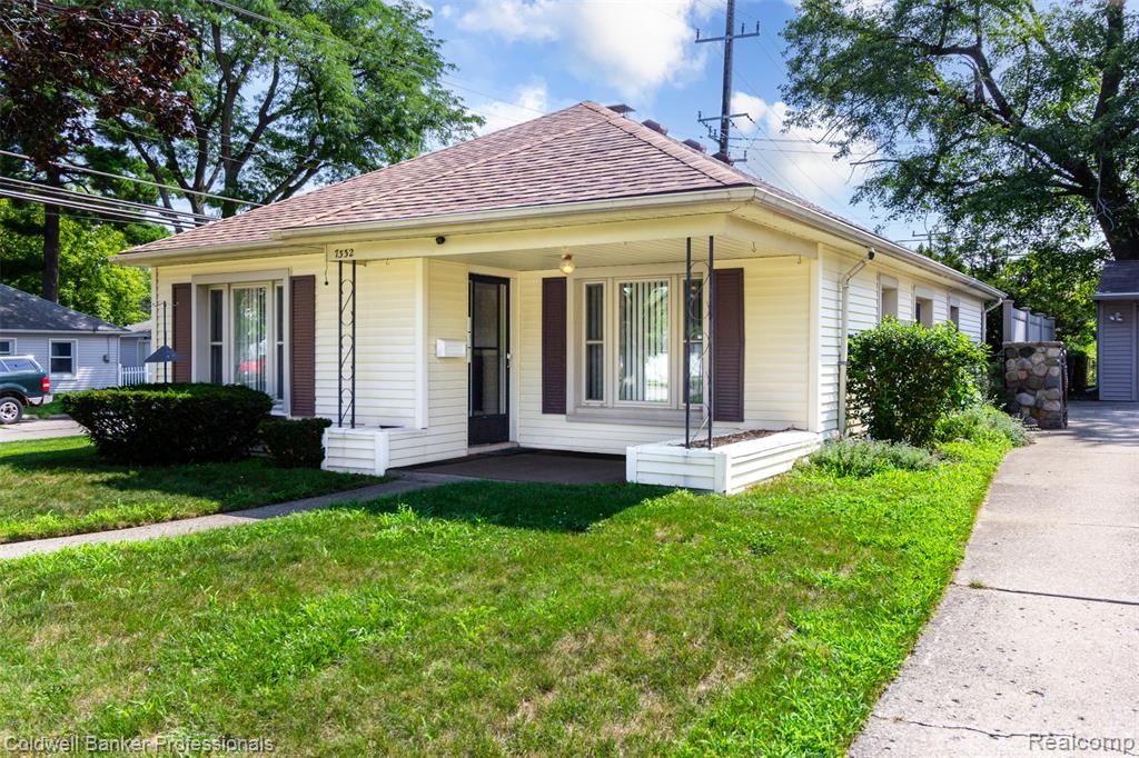 7332 N Vernon Street E, Dearborn Heights, MI 48127 — Photo 2