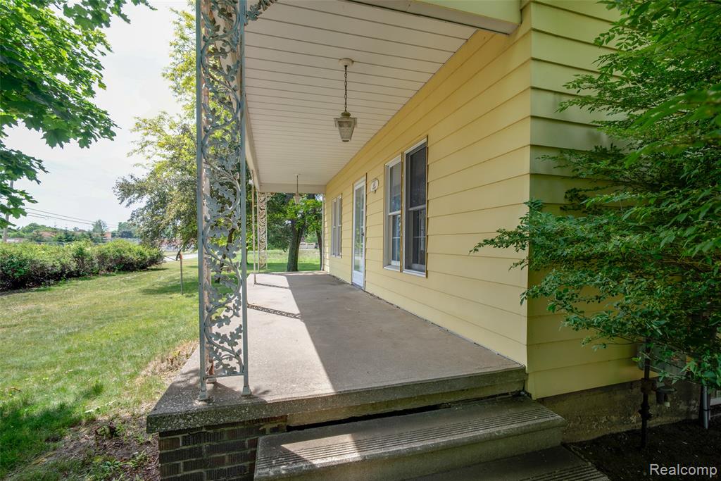 607 E King Street, Corunna, MI 48817 — Photo 4