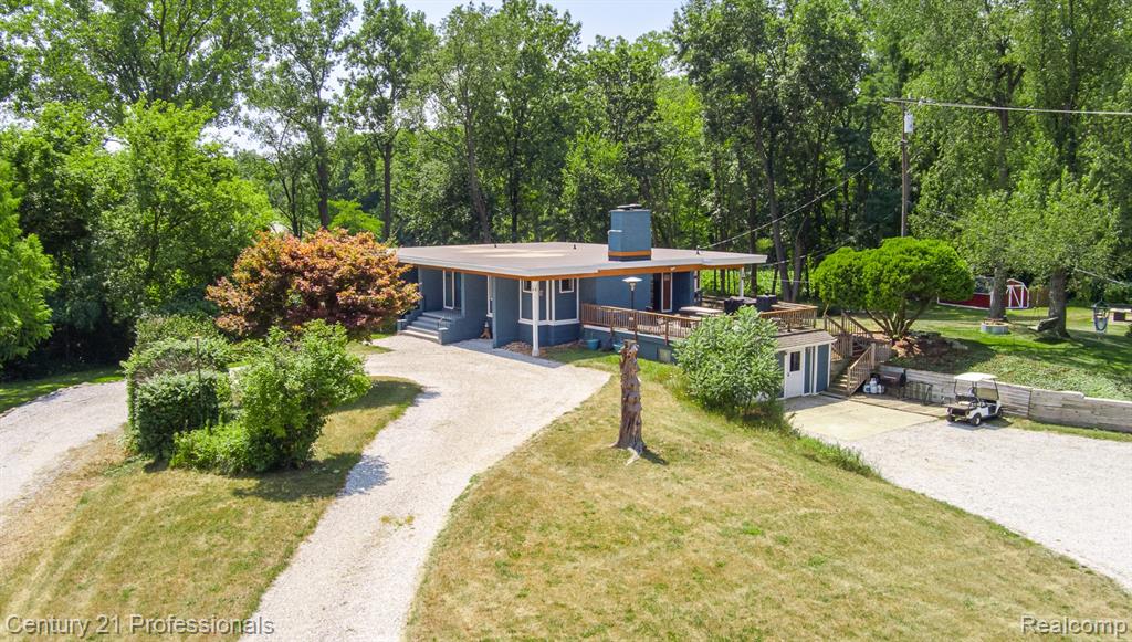 9561 Ute Pointe Drive, Clarkston, MI