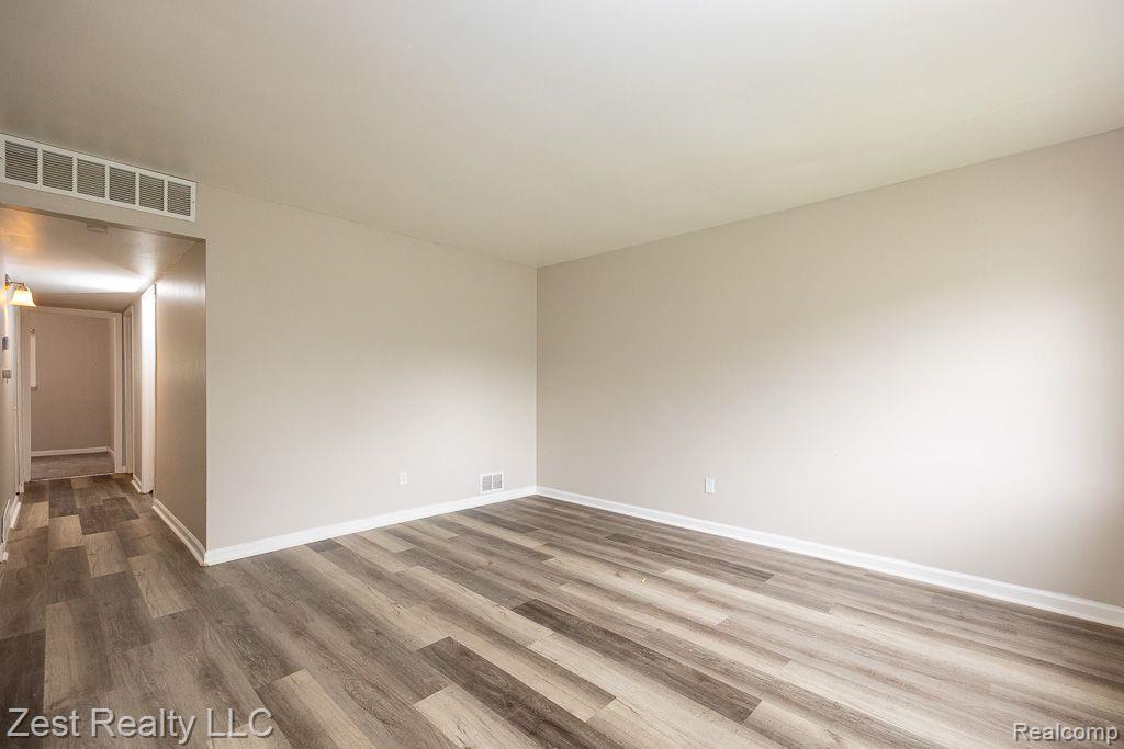 441 W HAYES Avenue, Hazel Park, MI 48030 — Photo 8