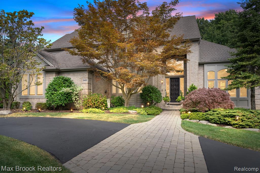 6462 W OAKS Drive, West Bloomfield, MI 48324 — front exterior