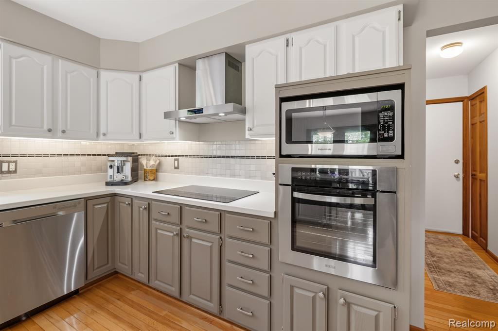 2484 PINE HOLLOW Trail, Brighton, MI 48114 — Photo 16