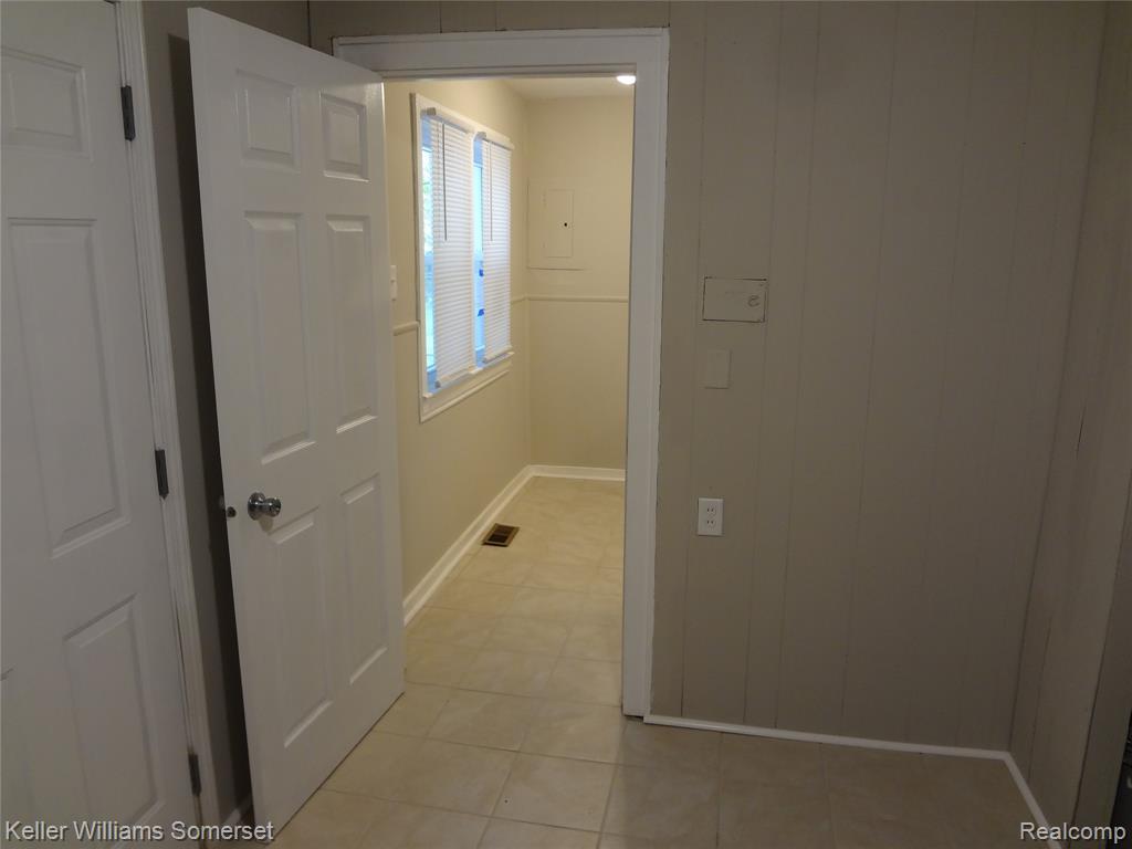 8127 Orchard Avenue, Warren, MI 48089 — Photo 10