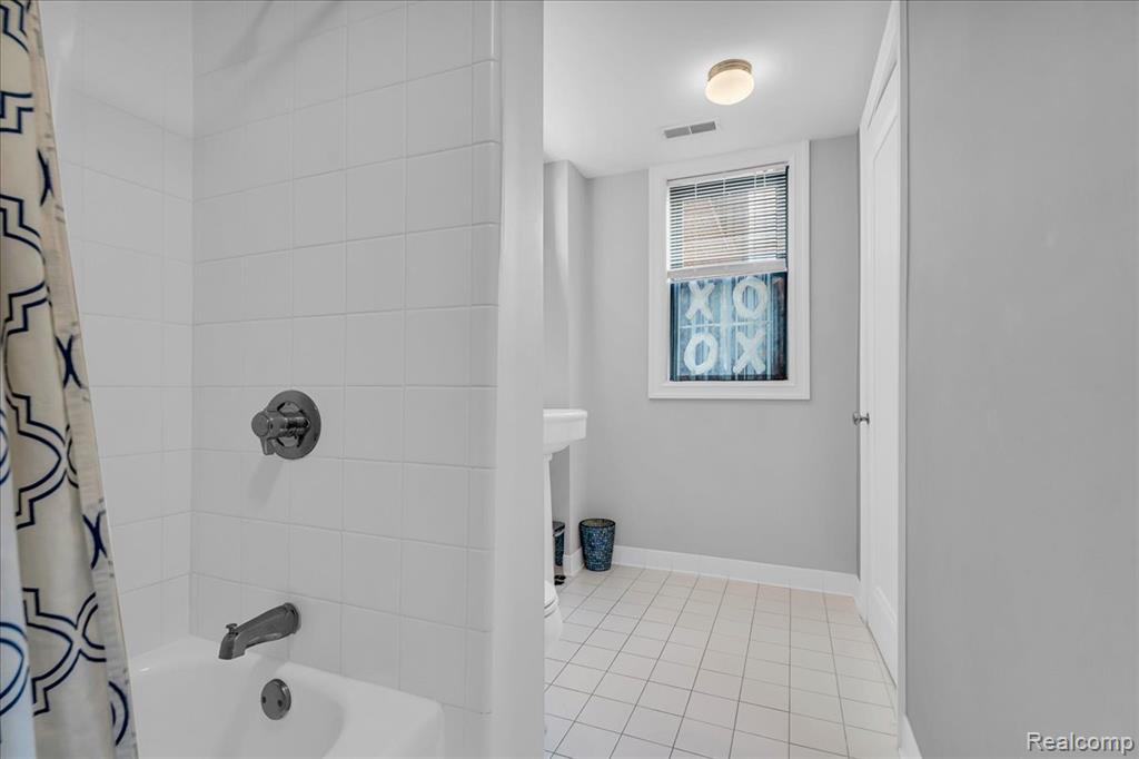 2900 E Jefferson Avenue, C5, Detroit, MI 48207 — Photo 20
