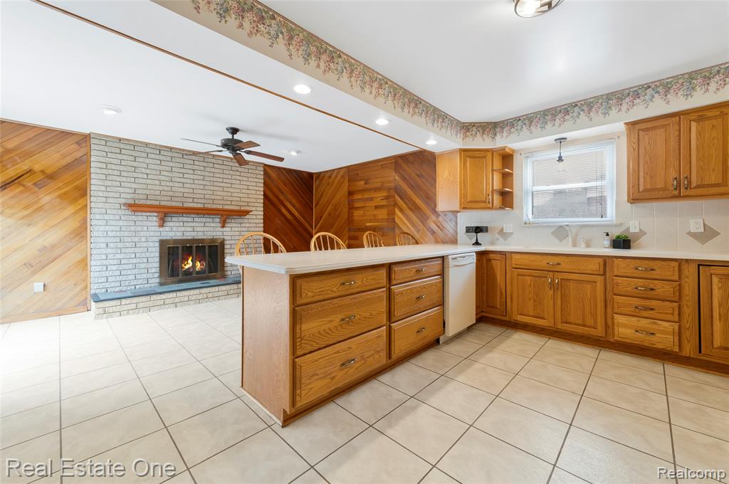 1668 Castleton Drive, Troy, MI 48083 — Photo 8