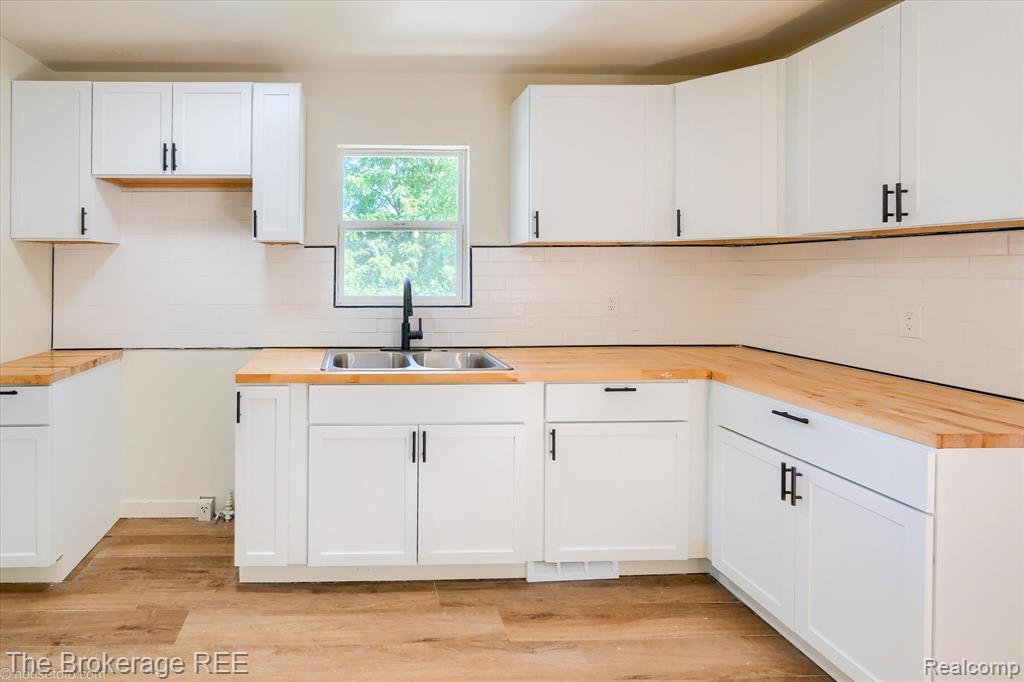 1401 Hillside Drive, Flint, MI 48532 — Photo 14