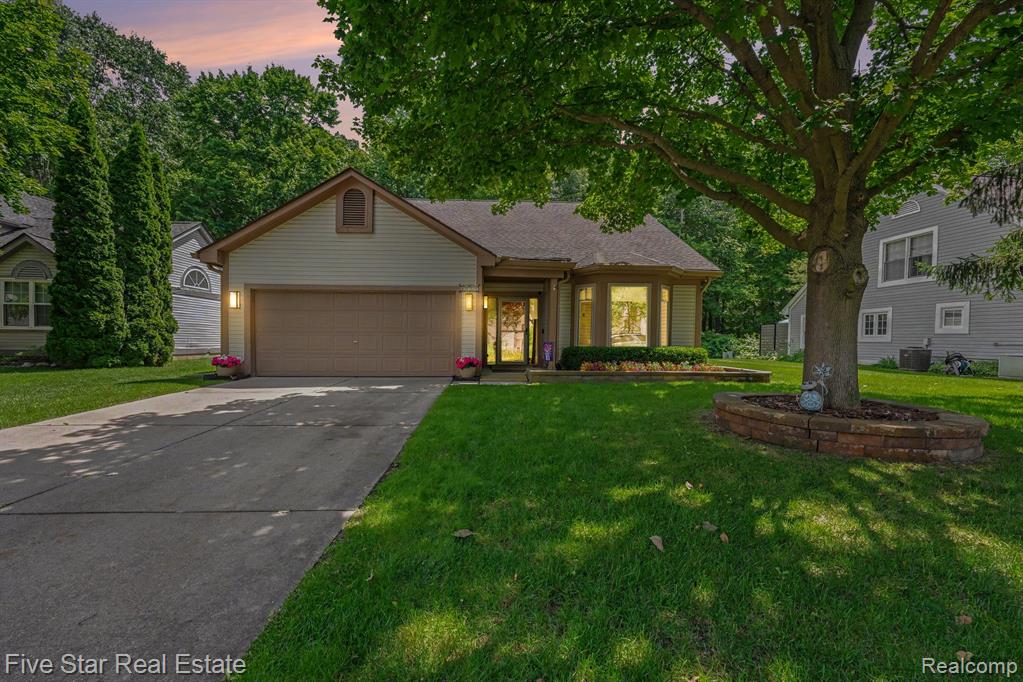 6838 Fox Lane, Waterford, MI 48327 — front exterior