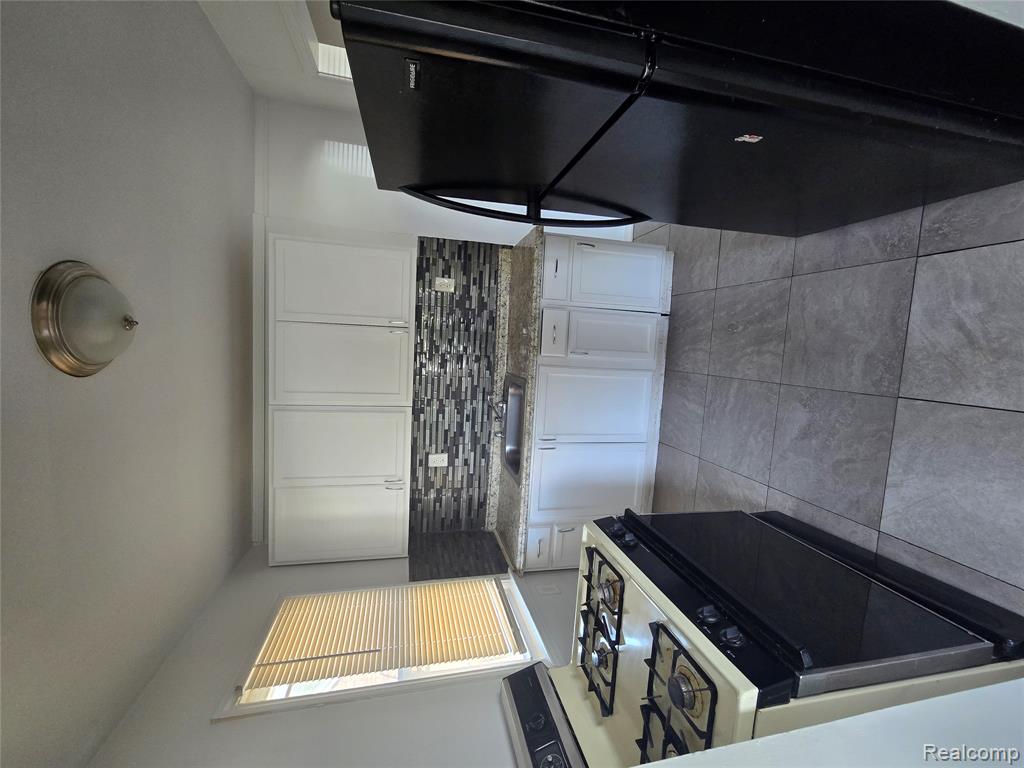8842 Longacre Street, Detroit, MI 48228 — Photo 13