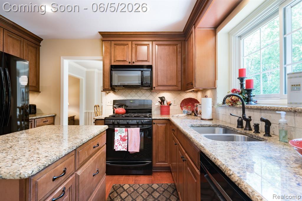 44828 Roundview Drive, Novi, MI — Photo 8