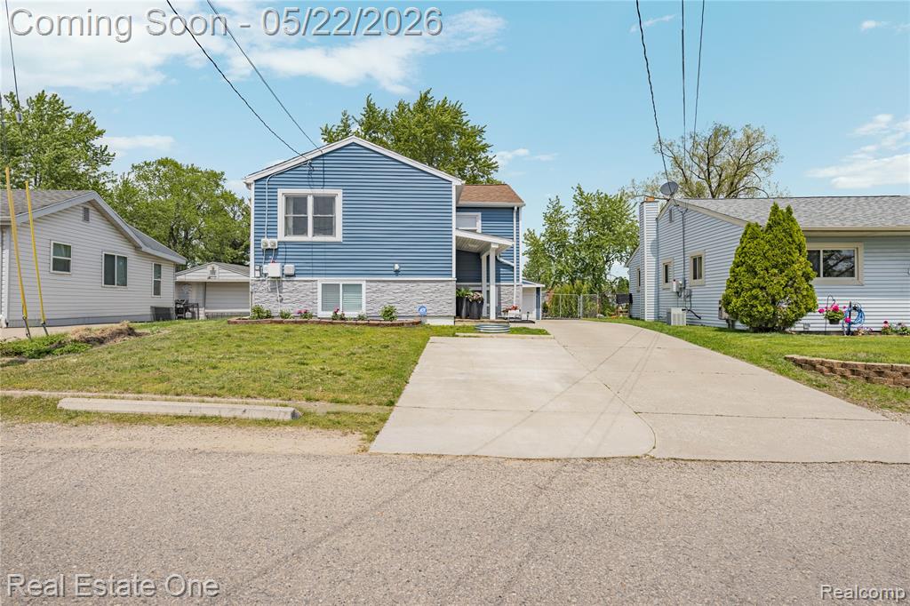 9136 Buckingham Street, White Lake, MI — Photo 2