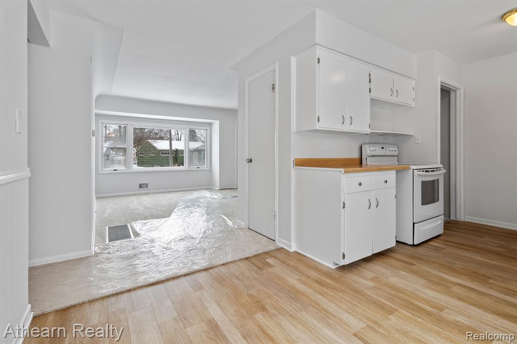 815 SOUTHWOOD Drive, Fenton, MI 48430 — Photo 14