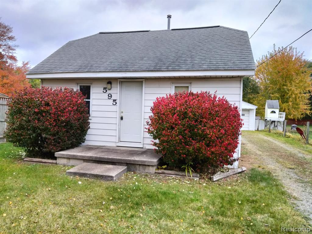 595 S RIVER Road, Saginaw, MI 48609 — front exterior