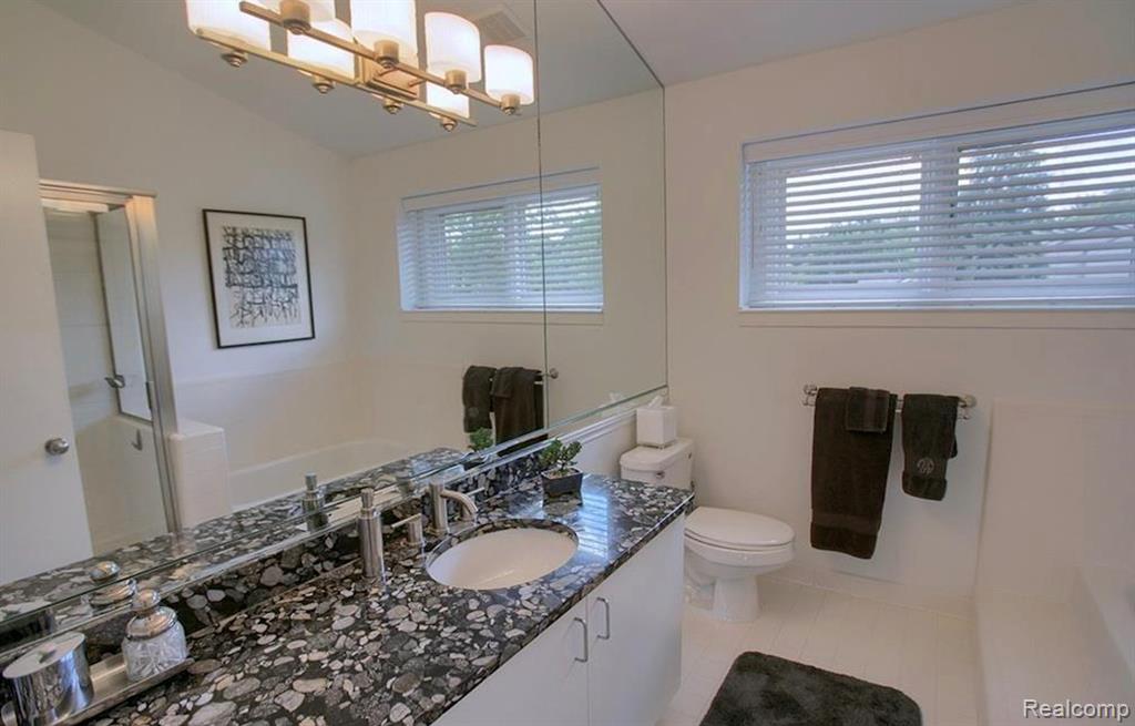 4070 Foxpointe Drive, West Bloomfield, MI 48323 — Photo 18