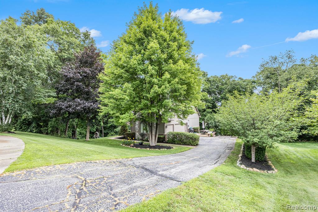 9780 Oak Valley Drive, Clarkston, MI 48348 — Photo 27