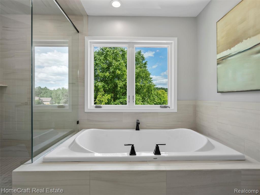 6807 SUNSET Drive, South Lyon, MI 48178 — Photo 33