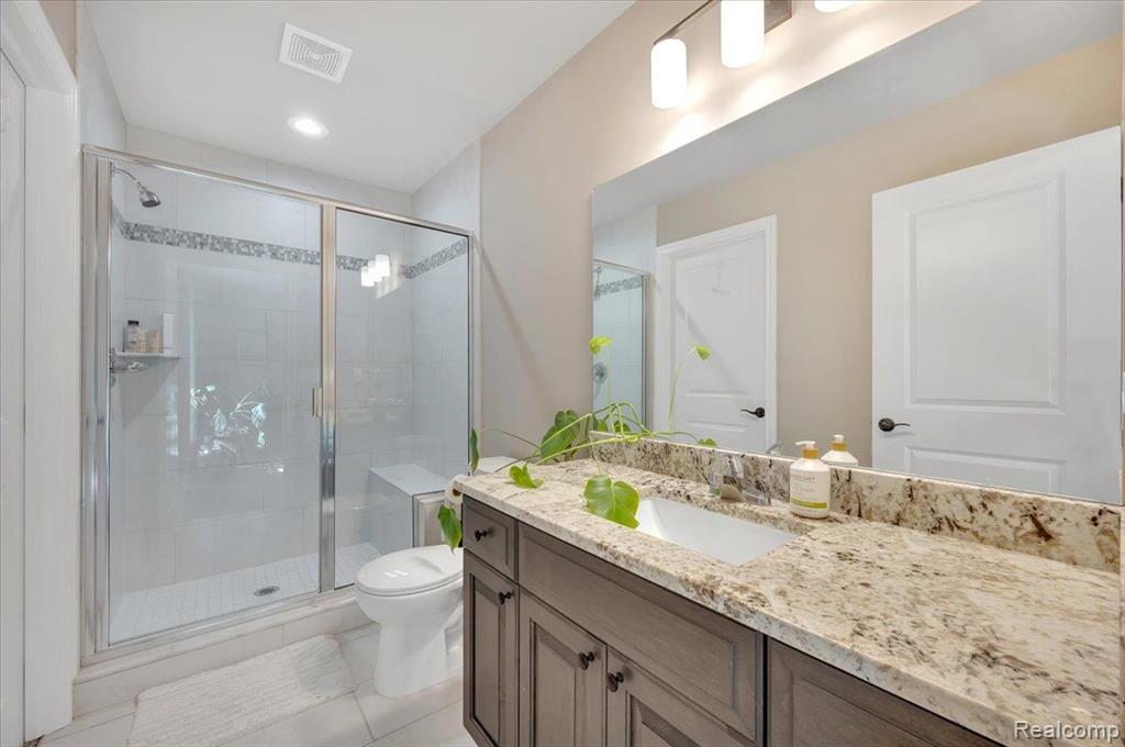 49905 MAJESTIC Drive N, Macomb, MI 48044 — Photo 18