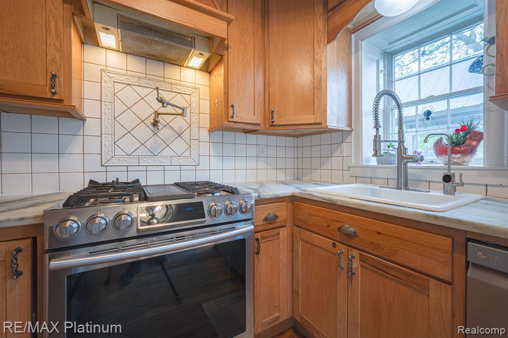 4015 BENNETT LAKE Road, Fenton, MI 48430 — Photo 18