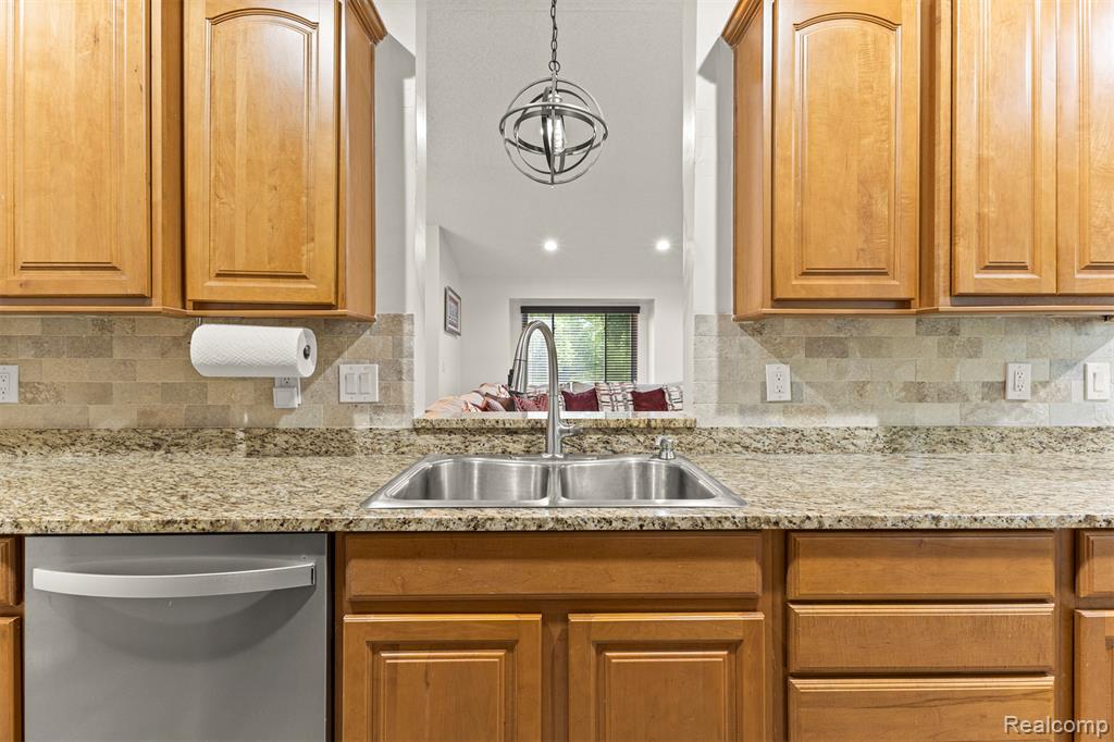 2481 Woodmont Drive E, Canton, MI 48188 — Photo 9