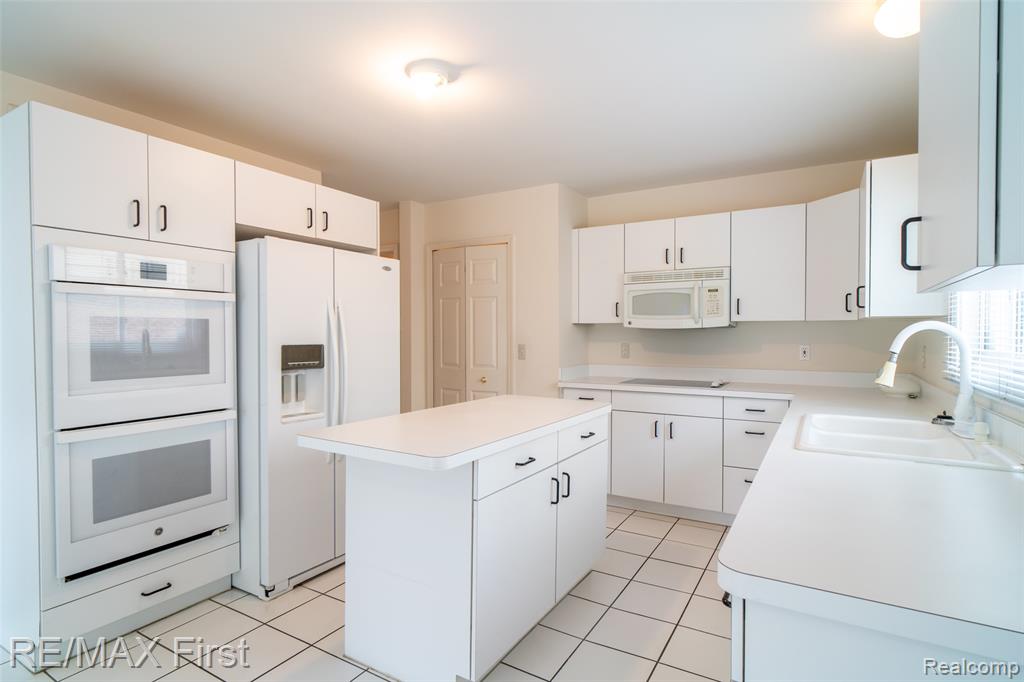 4798 WALNUT CREEK Drive, West Bloomfield, MI — Photo 27
