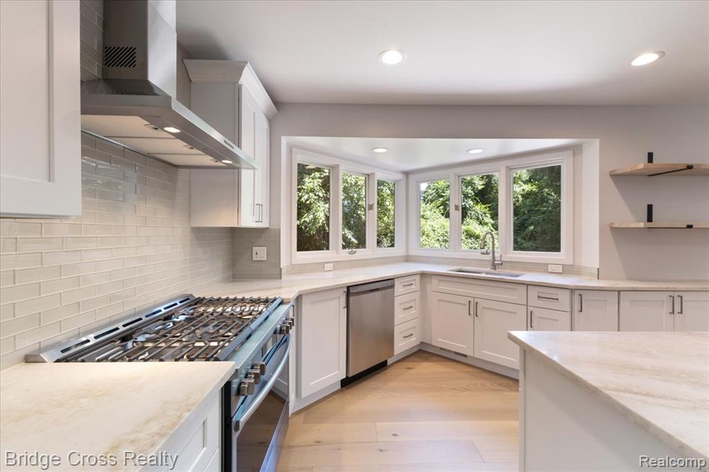 6258 Lindsay Court, West Bloomfield, MI 48324 — Photo 20
