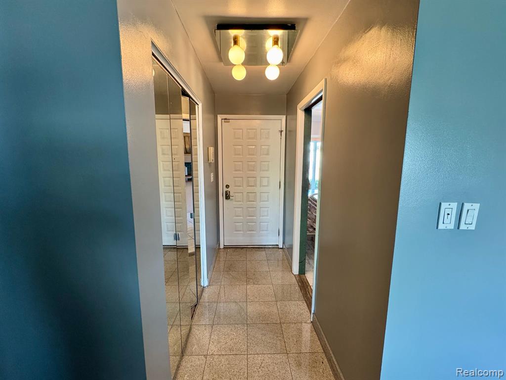 915 JAMES K Boulevard, Pontiac, MI 48341 — Photo 24