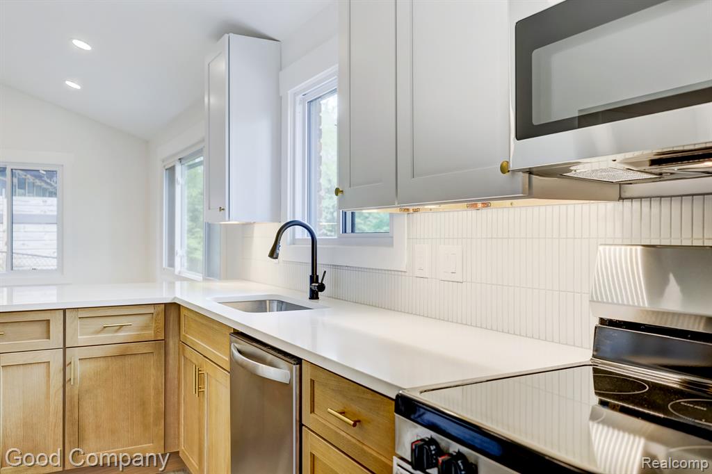 24250 Majestic Street, Oak Park, MI 48237 — Photo 12