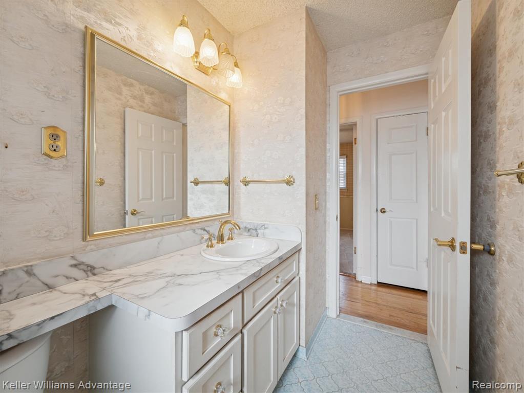 6450 Fenton Street, Dearborn Heights, MI 48127 — Photo 20