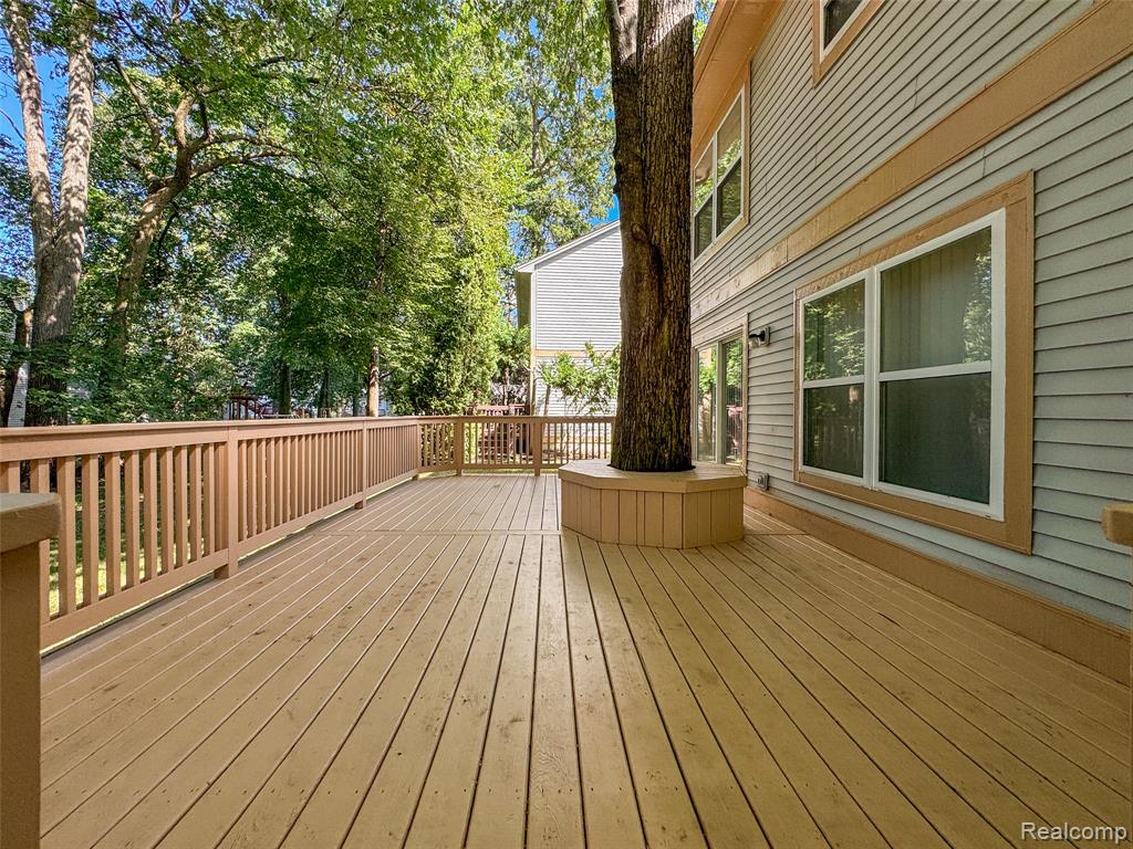 870 Huntclub Boulevard, Auburn Hills, MI 48326 — Photo 33