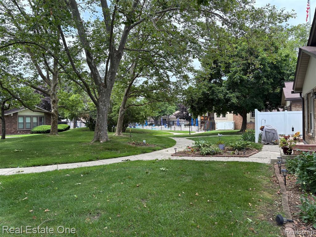 2961 Roundtree Drive, Troy, MI 48083 — Photo 7