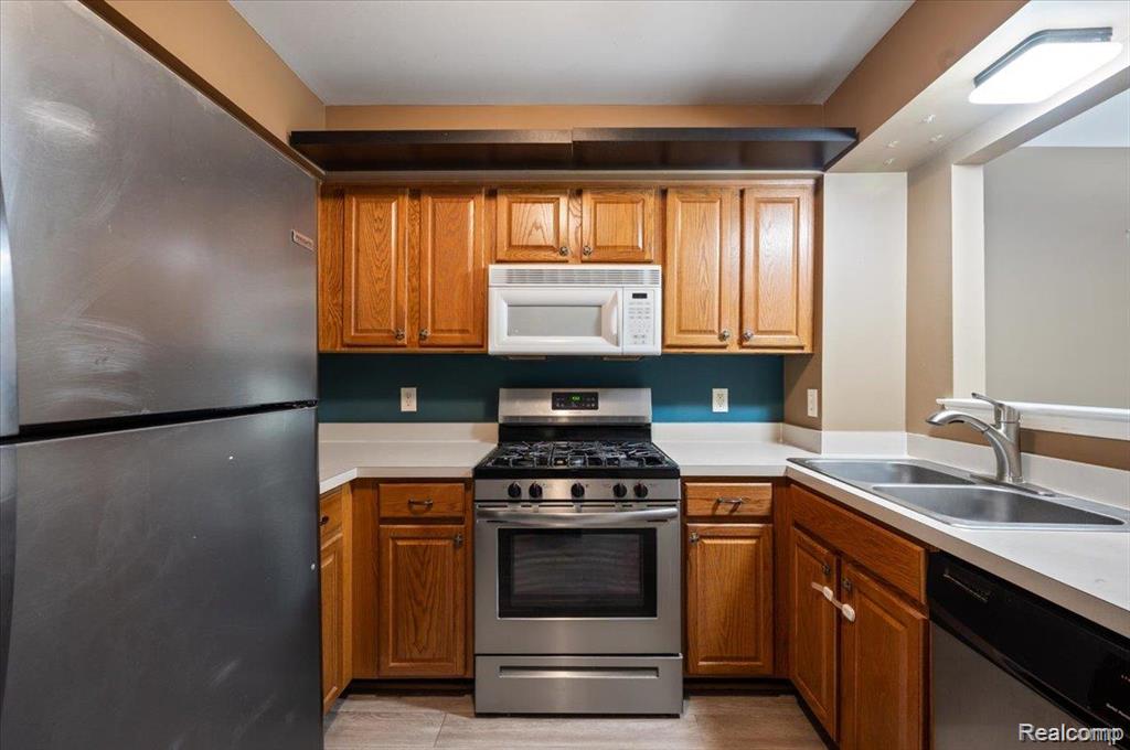 4632 Hunters Circle W, Canton, MI 48188 — Photo 13