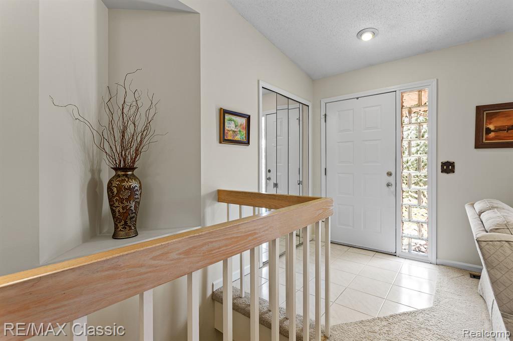 38360 Chessington, Farmington Hills, MI 48331 — Photo 4