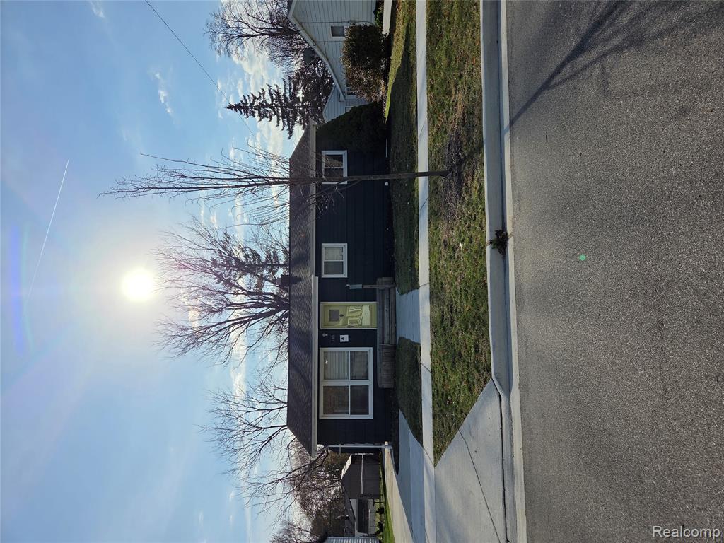 735 Elmwood Drive, Fenton, MI 48430 — front exterior
