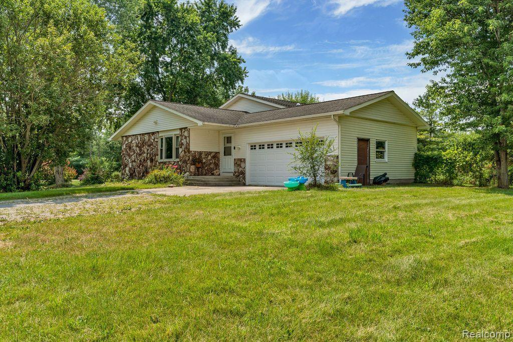 12520 SEYMOUR Road, Burt, MI 48417 — Photo 2