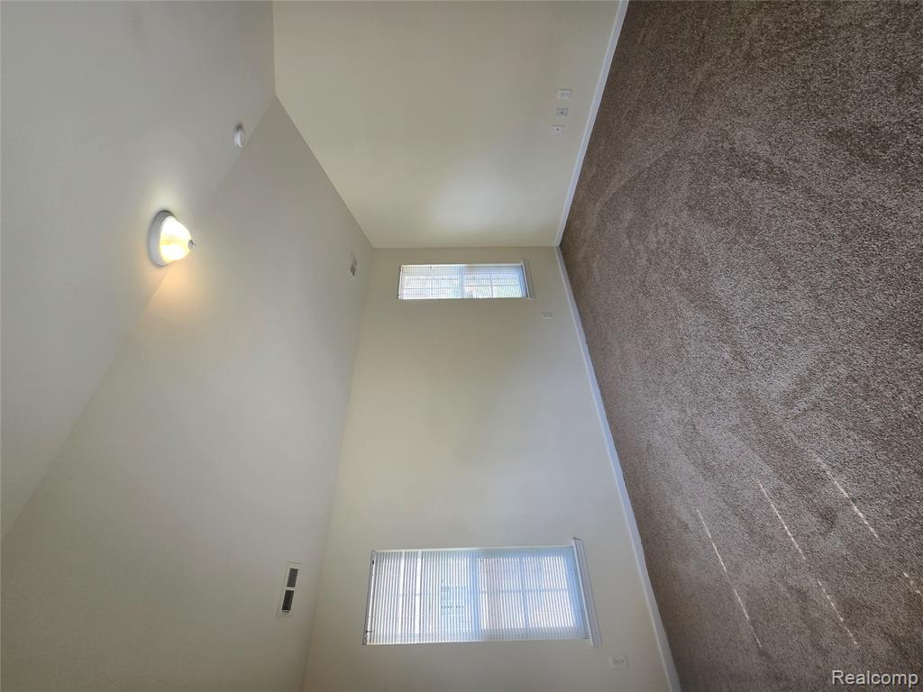 27640 HIDDEN OAKS Drive, Trenton, MI 48183 — Photo 11