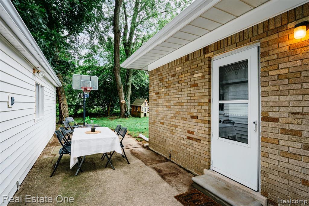 52471 Ihla Street, Shelby Twp, MI 48316 — Photo 28