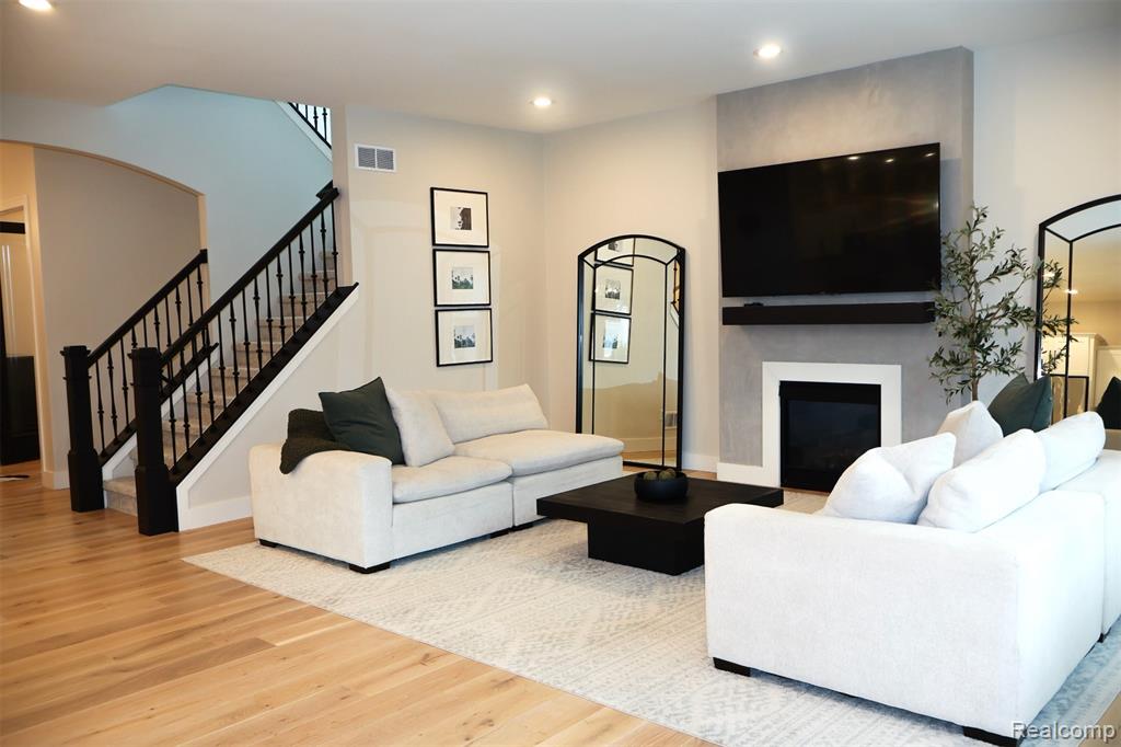 47221 Hidden Meadows Drive, Macomb, MI 48044 — Photo 9
