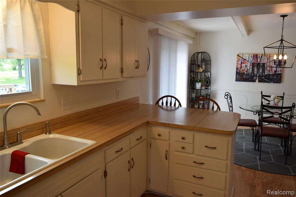 6009 Lancaster Drive, Flint, MI 48532 — Photo 8