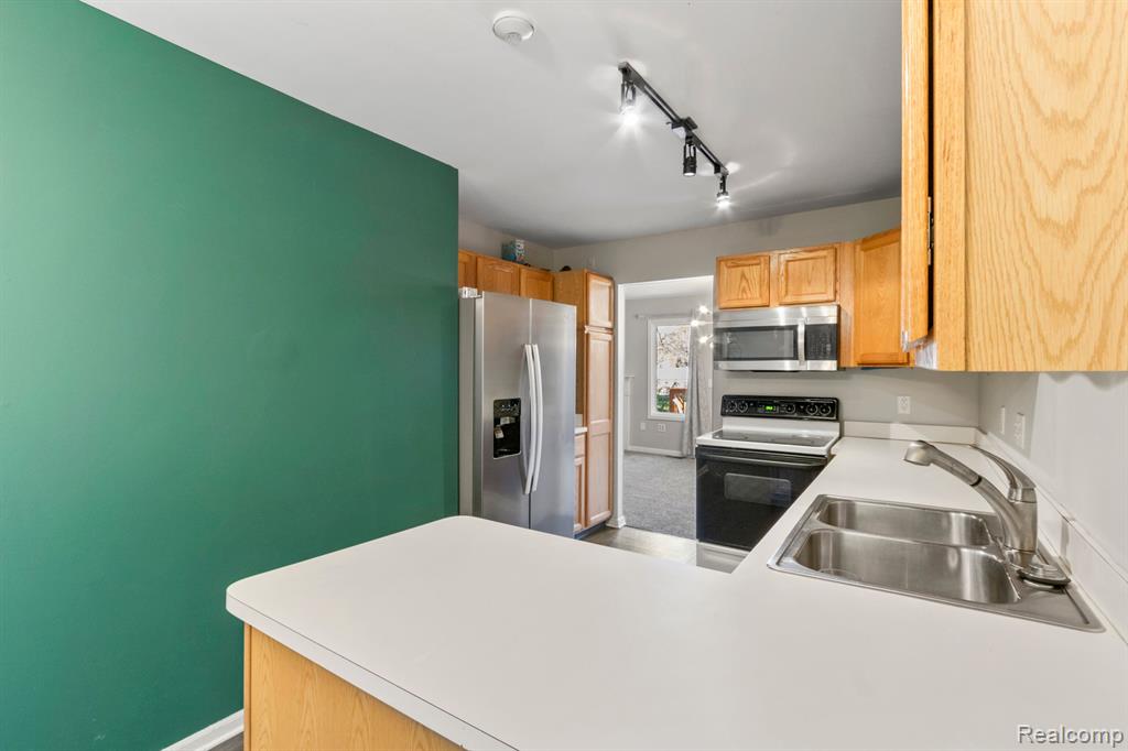 42036 SARATOGA Circle, Canton, MI 48187 — Photo 11