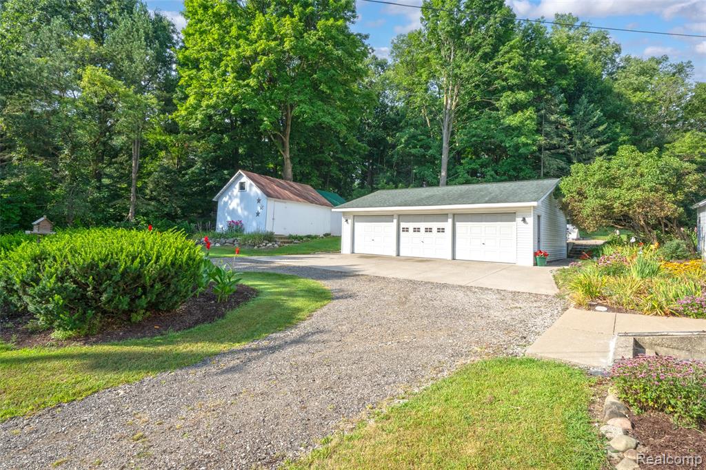 371 N Ortonville Road, Ortonville, MI 48462 — Photo 35