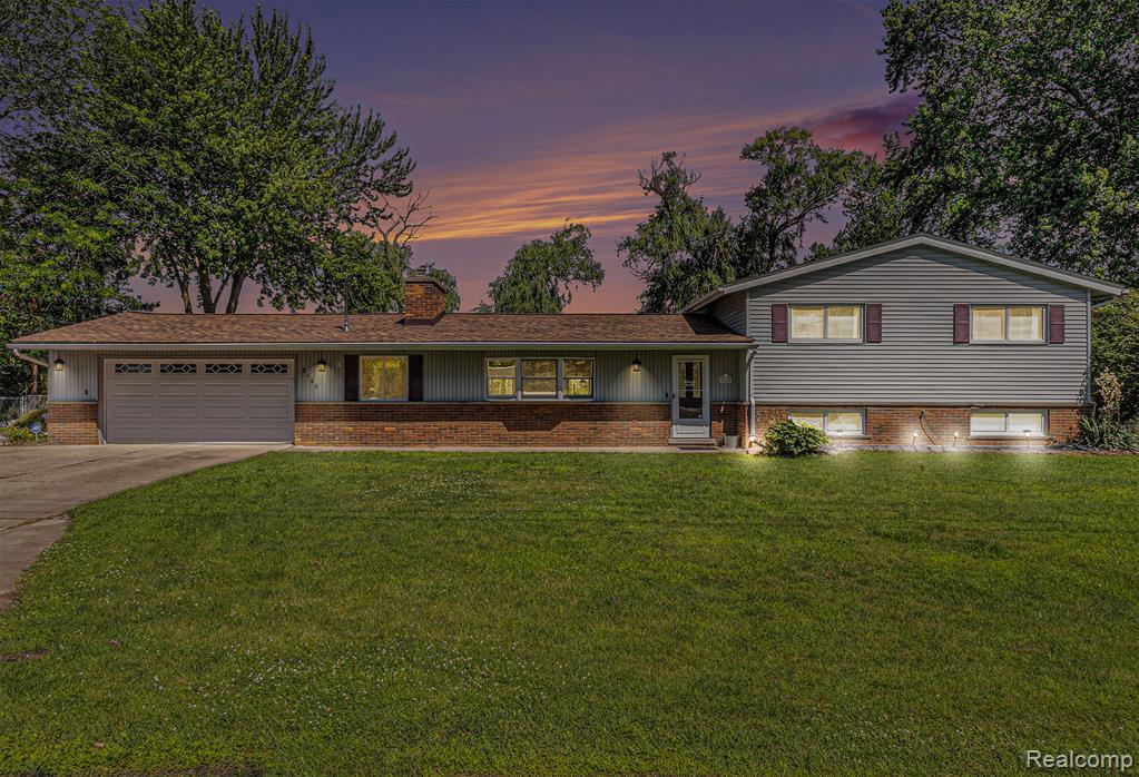 2145 Helmsford Drive, Wolverine Lake, MI 48390 — Photo 2