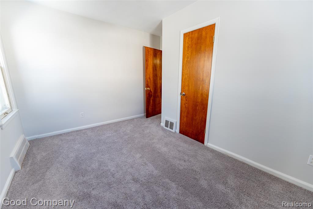18953 Woodcrest Street, Harper Woods, MI 48225 — Photo 31