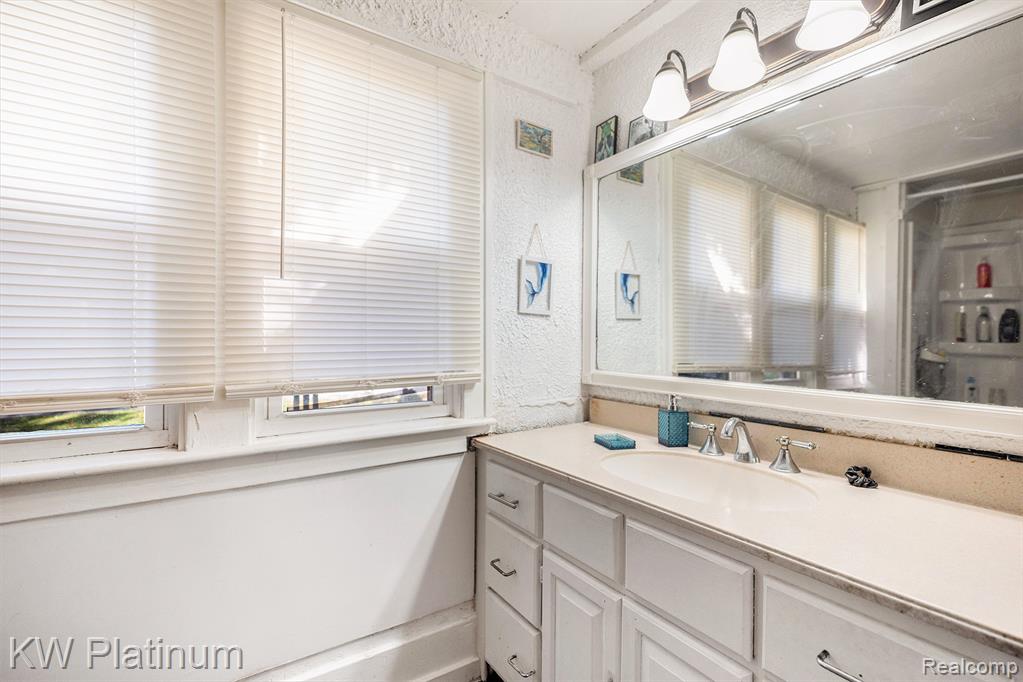 36141 Homeview Street, Harrison Township, MI — Photo 13