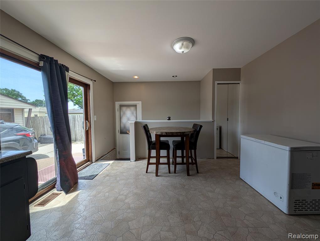 16318 Wellington Avenue, Roseville, MI 48066 — Photo 6
