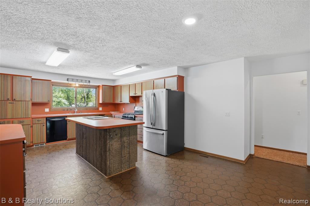 780 N Van Dyke Road, Almont, MI 48003 — Photo 12