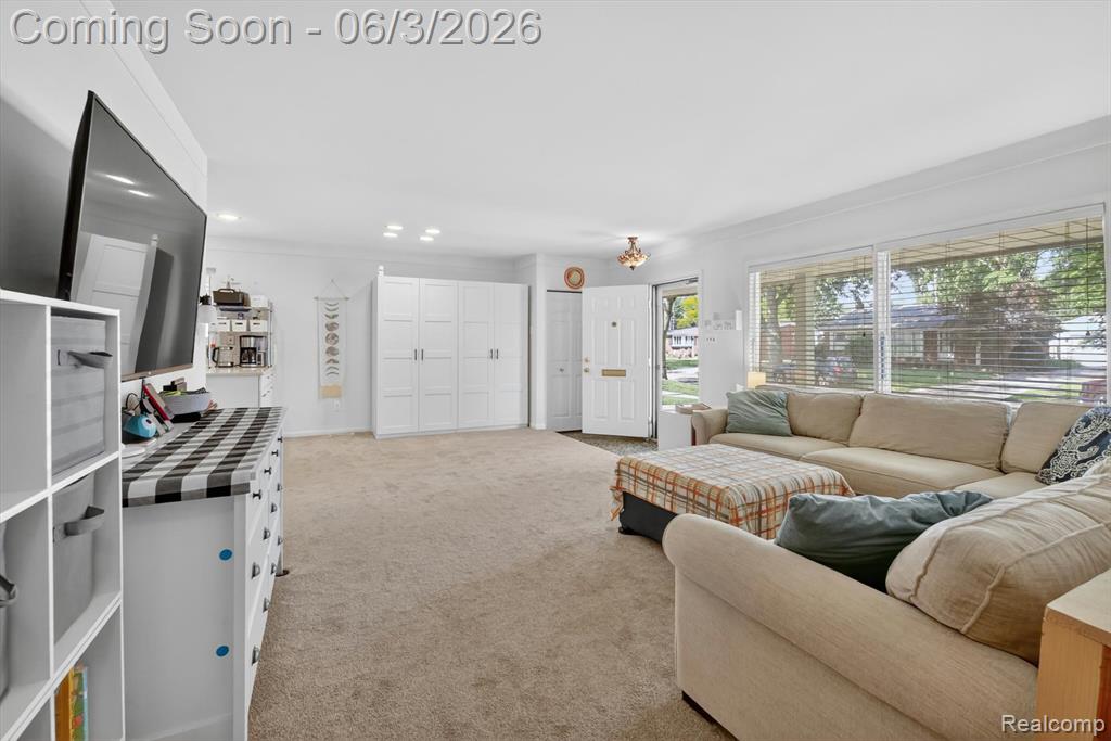 512 Redwood Drive, Troy, MI 48083 — Photo 8