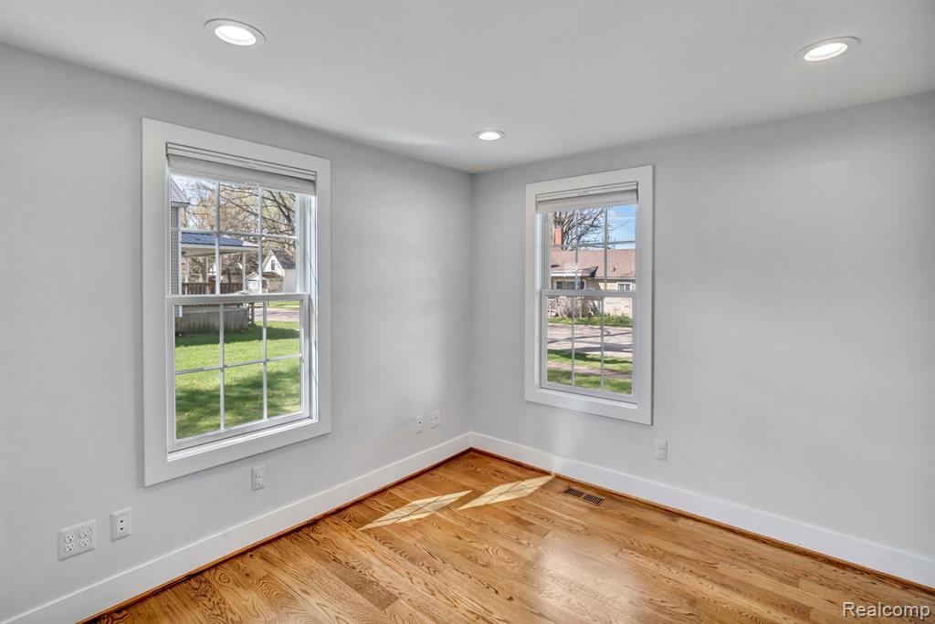 209 S Bristol Street, Almont, MI 48003 — Photo 18