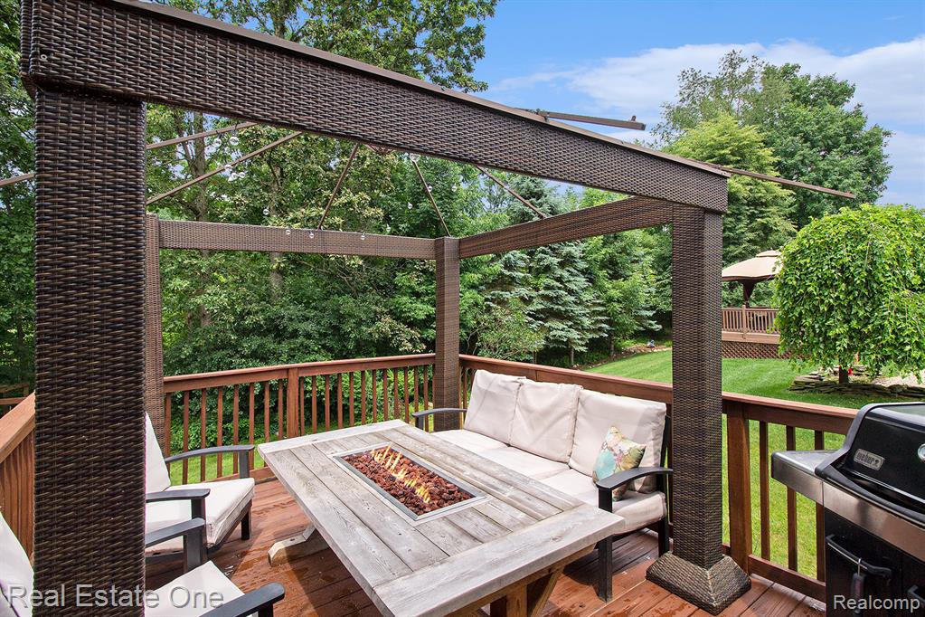 964 Abbey Lane, Milford, MI 48381 — Photo 18